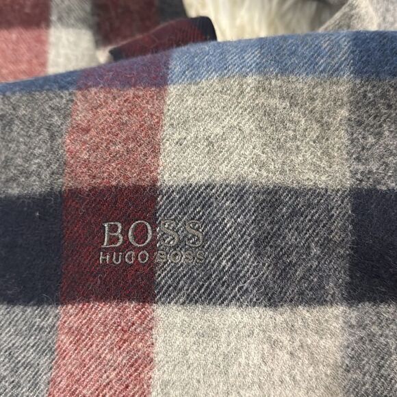 HUGO BOSS SCARF NWOT - Picture 6 of 6